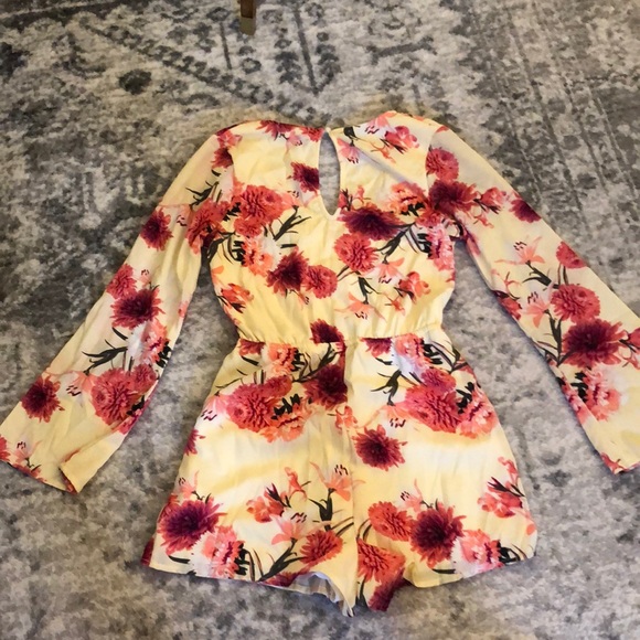 Cute romper - Picture 3 of 3